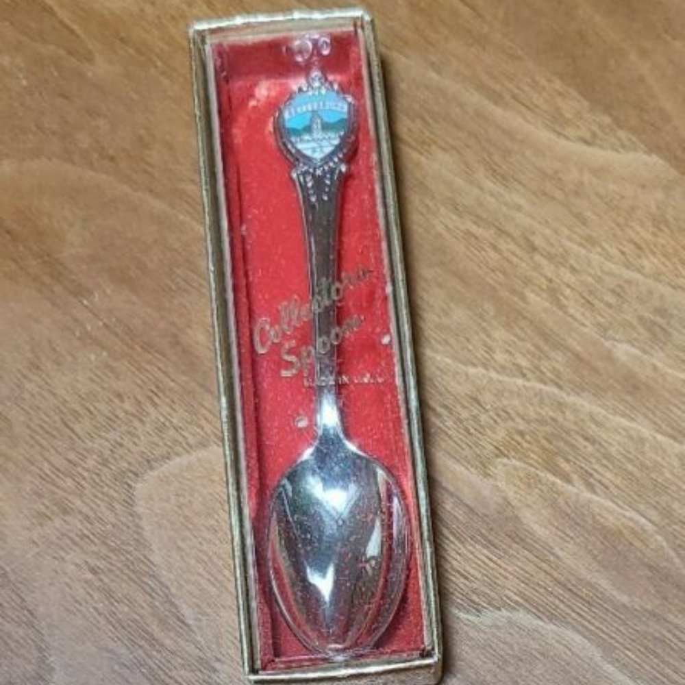 VINTAGE COLLECTIBLE STERLING SILVER SOUVENIR SPOON